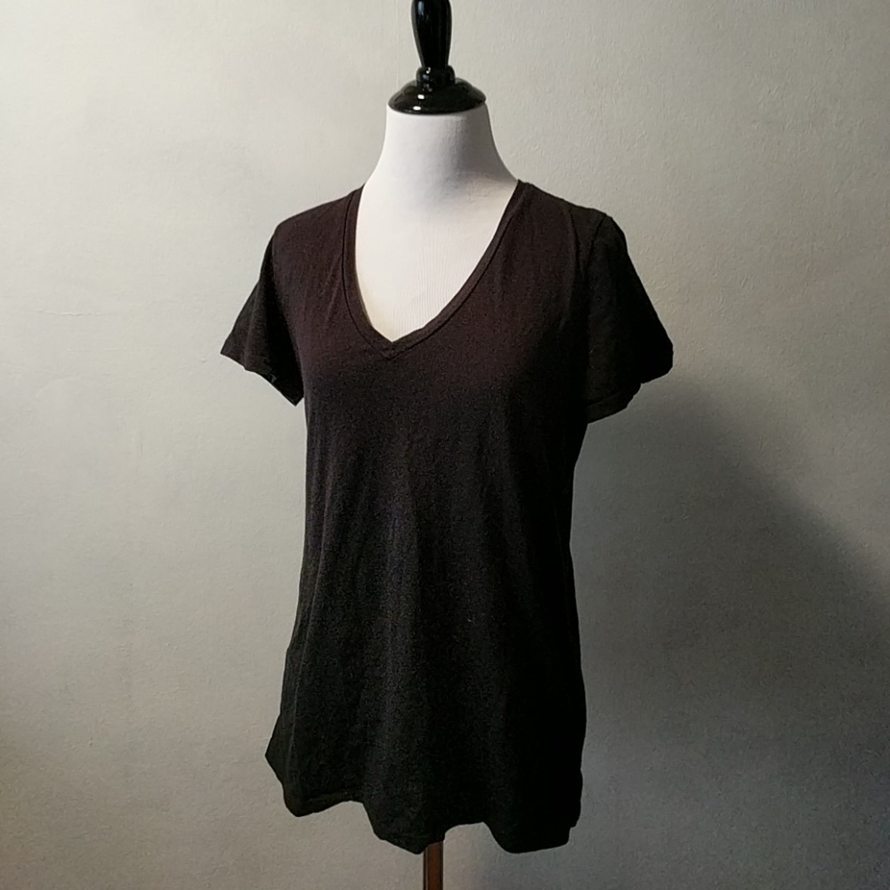 Everlane black vneck shirt